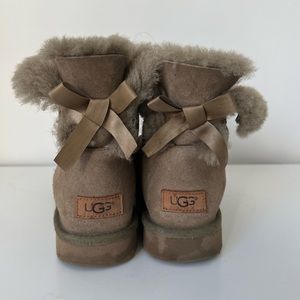 Ugg Mini Bailey Bow Boot in Burnt Olive Size 9